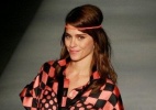 Carolina Dieckmann e Marcello Antony brilham no desfile da TNG - AgNews