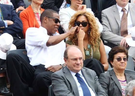 Jaz-Z e Beyonc assistem  partida entre Rafael Nadal e o sueco Robin Soderling no Roland Garros (6/6/10)