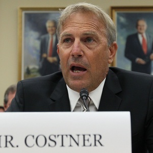 O ator Kevin Costner fala no Congresso norte-americano, em Washington (9/6/2010)