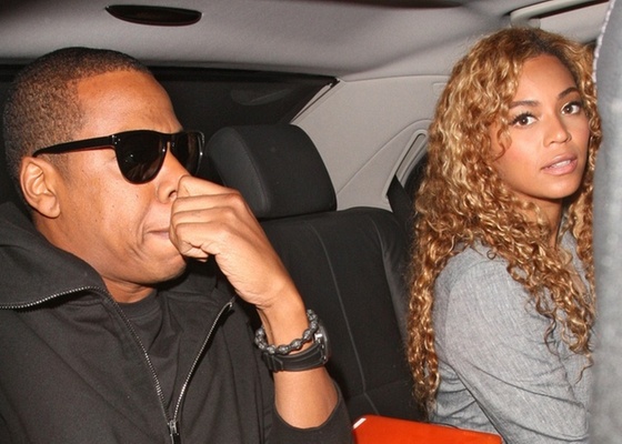 Beyoncé e Jay-Z deixam restaurante em Londres (9/6/2010)