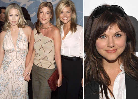 esquerda, Tiffani Thiessen ( dir.) ao lado das colegas de 