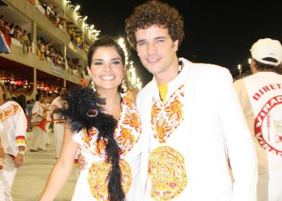 Vanessa Gicomo e Daniel de Oliveira durante desfile da escola de samba Unidos do Viradouro, no Rio (15/2/10)