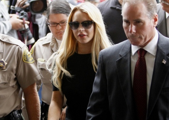 A atriz Lindsay Lohan chega ao tribunal de Beverly Hills para audincia (6/7/2010)