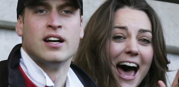 Príncipe William e a namorada, Kate Middleton, assistem a jogo de rugby entre Inglaterra e Itália, em Londres (10/2/2007)