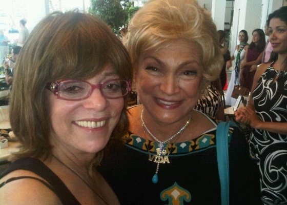 A autora Glria Perez e a apresentadora Hebe Camargo se encontram em Miami (22/7/10)