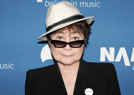Yoko Ono no 2010 NAMM Show em Anaheim, na Califrnia (14/1/2010)