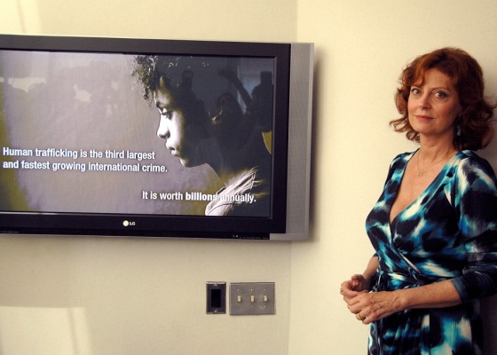 A atriz Susan Sarandon lana a campanha Stop Sex Trafficking of Children and Young People em Nova York (30/7/2010)