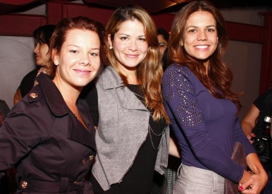 Da esquerda para a direita, Fernanda Souza, Samara Felippo e Nvea Stelmann na estreia da pea 