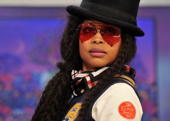 A cantora Erykah Badu no programa '106 & Park' do canal BET em Nova York (29/3/2010)