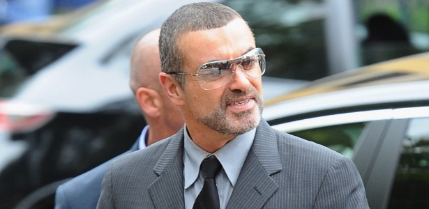 O cantor George Michael chega ao Highbury Corner Magistrates Court em Londres para ouvir sua sentença (14/9/2010) - Ian Gavan/Getty Images