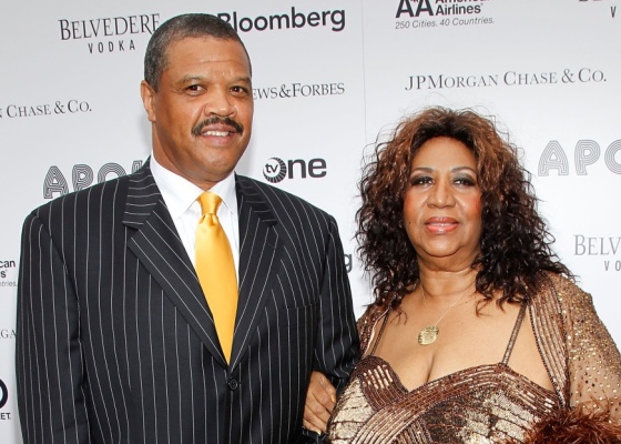 Eddie Franklin e a mãe, a cantora Aretha Franklin, participam de evento beneficente em Nova York (14/6/2010)