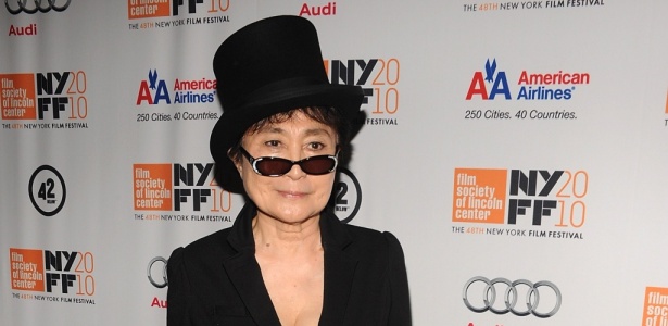 Yoko Ono vai ao lançamento de "LENNONYC", em Nova York (25/09/2010)