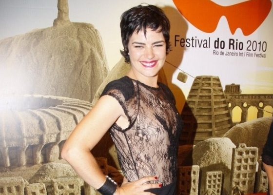 A atriz Ana Paula Arósio prestigia a pré-estreia do filme "Como Esquecer" no Festival do Rio (30/9) - AgNews
