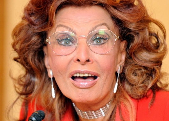 Sophia Loren em Tquio, onde recebeu o Premium Imperiale: profundamente feliz (12/10/2010)