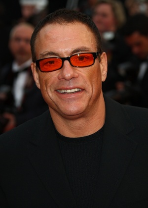 Jean-Claude Van Damme participa da première de "You Will Meet a Dark Stranger" em Cannes (15/5/2010)