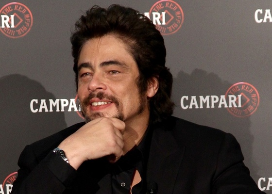 O ator Benício del Toro participa de conferência de imprensa da Campari em Milão (21/10/2010) - Getty Images