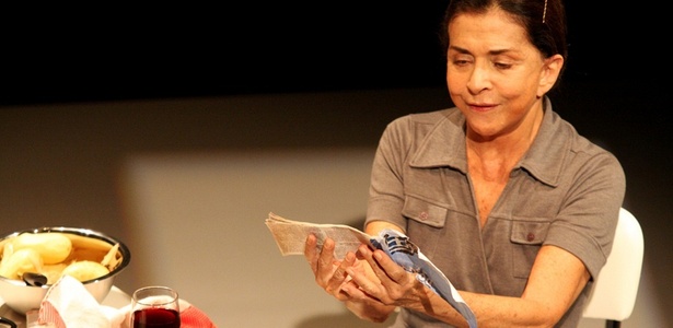 Betty Faria em cena da peça "Shirley Valentine" (setembro/2010)