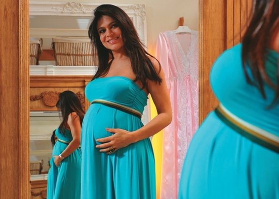 Rosana Jatob exibe sua gravidez para revista de celebridades (22/10/10)