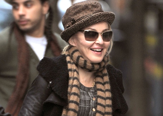 Madonna chega ao centro da Cabala em Nova York (20/11/2010)