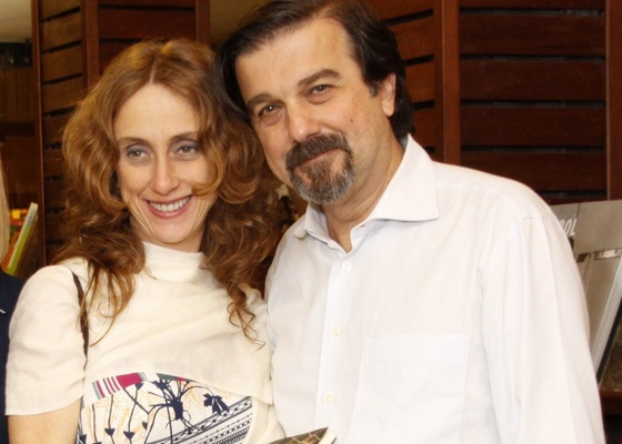 Betty Gofman e o marido Hugo Barreto em noite de autógrafos de livro de Ilana Casoy (8/11/2010)