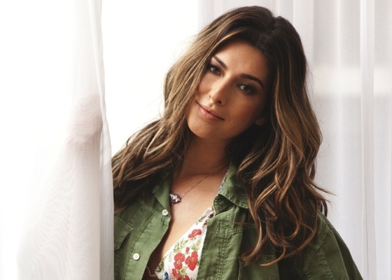 Fernanda Paes Leme posa para ensaio da revista Contigo! (15/12/10)