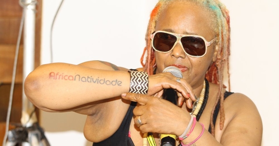 Veja a trajetória da cantora Sandra de Sá, que completa 59 anos em 27/8/14 BOL Fotos BOL Fotos
