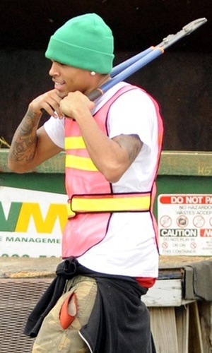 Chris Brown presta serviço comunitário em Richmond, na Virginia, por agredir Rihanna (17/9/09) 