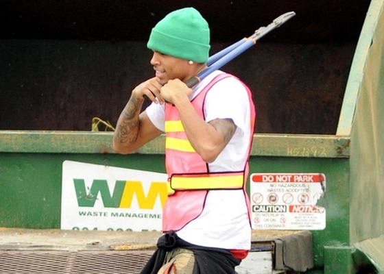 Chris Brown presta servio comunitrio em Richmond, na Virginia, por agredir Rihanna (17/9/09) 