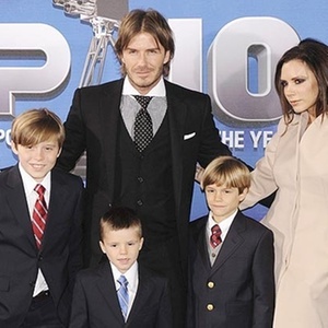 O casal David e Victoria Beckham e os filhos Brooklyn (11 anos), Romeo (8) e Cruz (5)