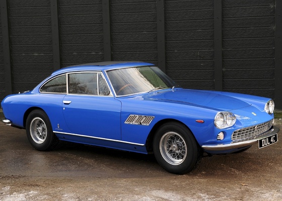 Foto do primeiro carro comprado por John Lennon, depois de ter obtido sua licena para dirigir em 1965, uma Ferrari 330 GT (10/1/2011)