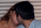 Claudia Jimenez troca beijos com novo affair em restaurante no Rio - AgNews