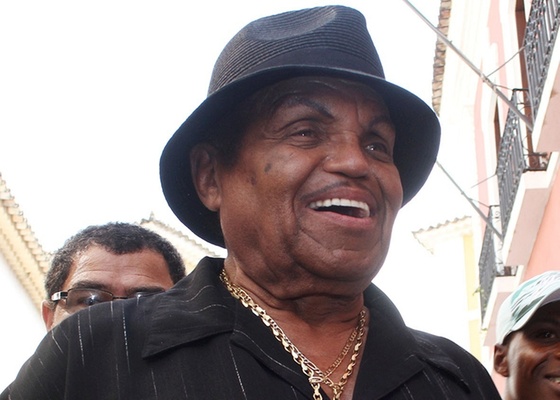 Joe Jackson, pai de Michael Jackson, visita o Olodum, em Salvador (9/12/2010)