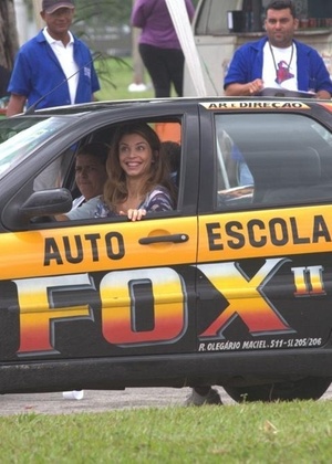 Grazi Massafera é aprovada em exame de direção na zona oeste do Rio (27/10/2010)