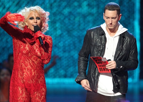 Lady Gaga e Eminem no 2009 MTV Video Music Awards, em Nova York (13/9/2009)