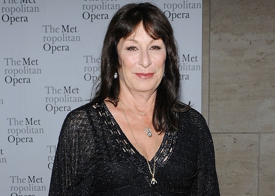 Anjelica Huston na exibição de "Das Rheingold" no The Metropolitan Opera House, em Nova York (27/10/2010)