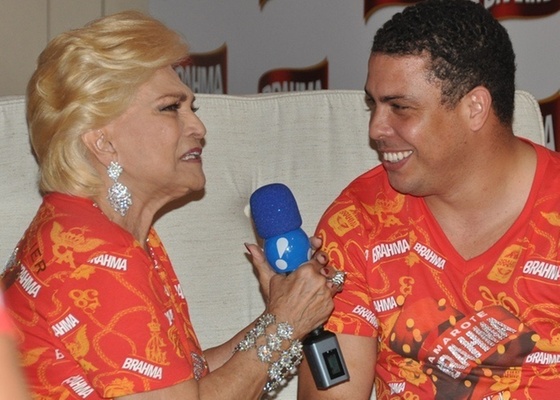 Hebe entrevista Ronaldo em camarote no Rio (6/3/2011)