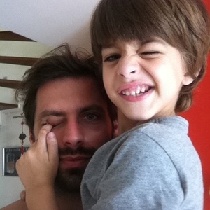 Henri Castelli posta foto com o filho Lucas (17/3/11)