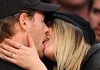 Drew Barrymore troca beijos apaixonados com namorado em jogo de basquete - Grosby Group