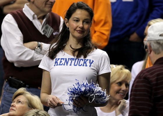 A atriz Ashley Judd no jogo de basquete do Kentucky Wildcats x Tennessee Volunteers em Nashville (13/3/2010)