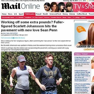 Site do "Daily Mail" publica foto de Scarlett Johansson e Sean Penn correndo em Malibu (11/4/2011)