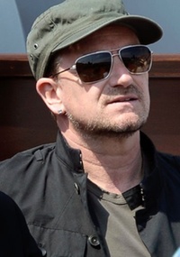 Bono Vox assiste final do torneio de tênis de Monte Carlo, em Mônaco (17/4/11)