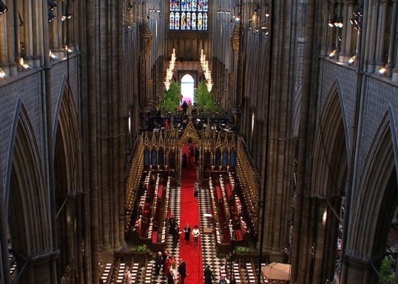 Vista geral da Abadia de Westminster mostra os primeiros convidados chegando para a cerimônia (29/4/11) 