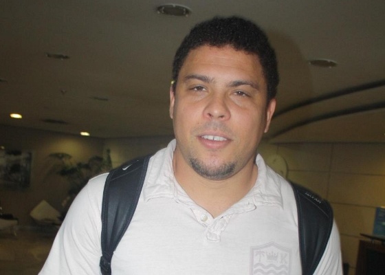 Ronaldo deixa hotel em Belém (28/4/2011)