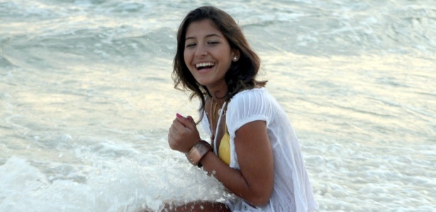 Juliana Xavier faz ensaio na praia da Barra da Tijuca, na zona oeste do Rio de Janeiro (12/5/11)