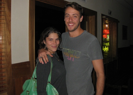 Priscila Fantin e Renan Abreu no restaurante Capital Steak House, no Rio (13/5/11) 