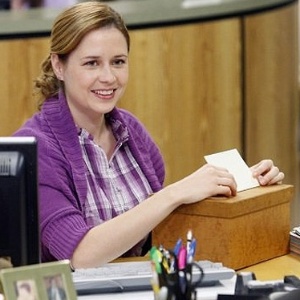 Jenna Fischer em cena de "The Office"