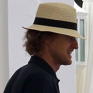 O ator Owen Wilson é fotografado no hotel Duc Cap Eden Roc, em Cannes (13/5/2011) - Brainpix
