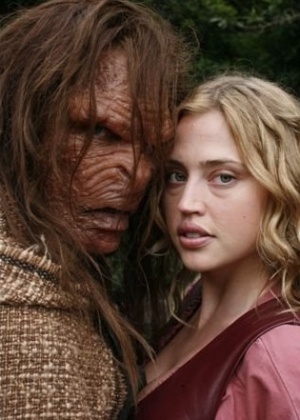 A atriz Estella Warren em cena do filme "A Bela e a Fera" (2011)