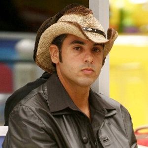 André, no dia em que foi eliminado da 9ª edição do reality show "Big Brother Brasil" (fevereiro/2009)
