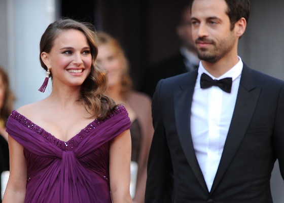 Natalie Portman e Benjamin Millepied chegam para a cerimônia do Oscar, em Hollywood (27/2/2011)